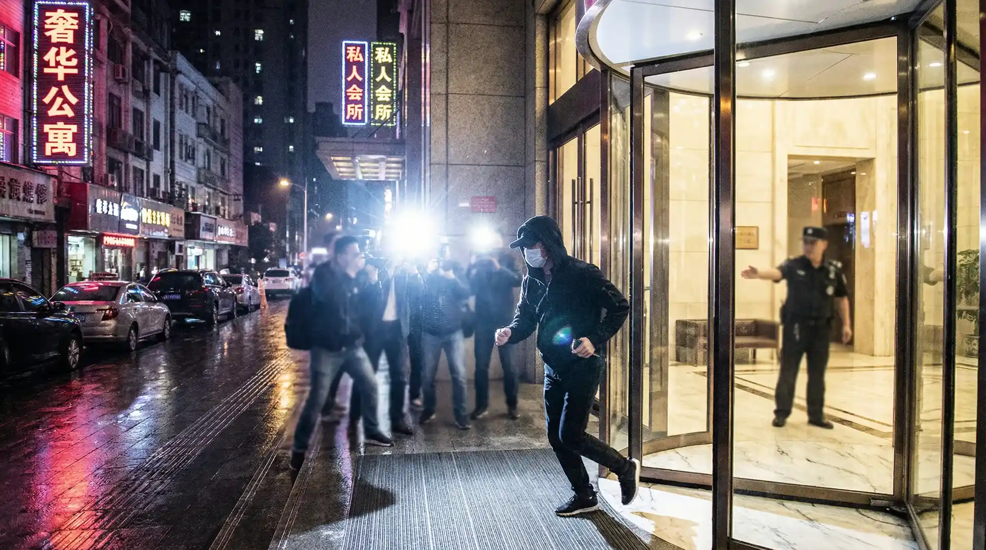 黑料社导航 | 黑料社官方入口~热点黑料社分享平台 - 明星被记者围堵闪光灯下